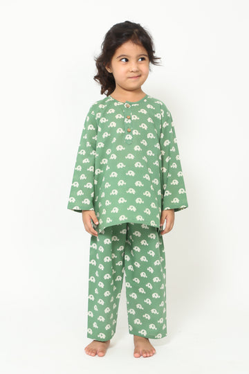 girl wearing pure cotton elephant nightsuit