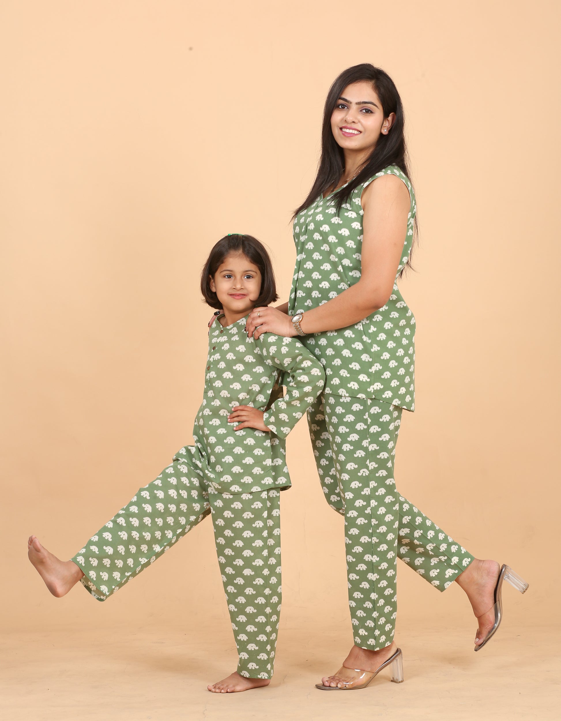 Green elephant mother daughter twinning night suit - Chheent Jaipur