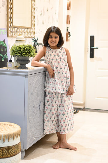 Red and green flower print pure cotton culottes set for girls, front view – Chheent Jaipur