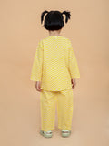 girl wearing yellow zig zag nightsuit
